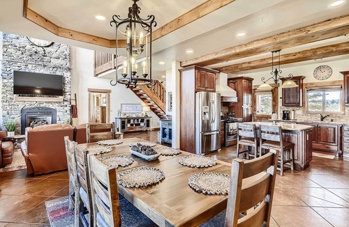 Florissant Cabin | Idyllic Florissant Cabin w/Patio & Hot Tub!