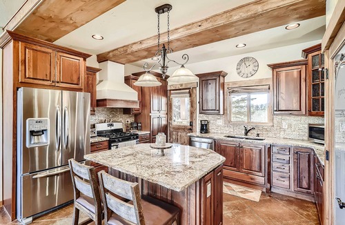 Florissant Cabin | Idyllic Florissant Cabin w/Patio & Hot Tub!