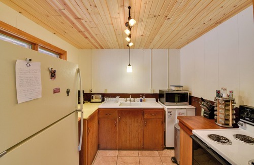 Twin Lakes Cabin | Idyllic Twin Lakes Escape w/Deck + Fire Pit!