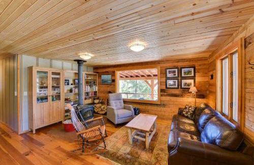 Twin Lakes House | Idyllic Twin Lakes Escape with Deck and Fire Pit!