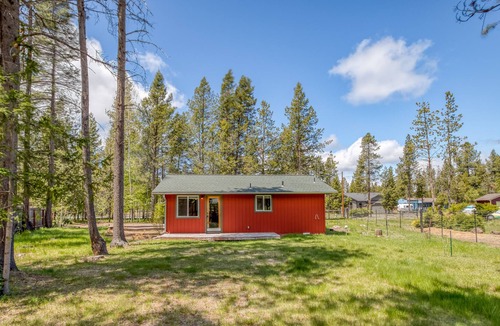 Oregon Water Wonderland House | Immaculate One-Bedroom Charmer Near Sunriver!