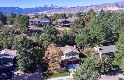 Rockrimmon House | In the forest, but close to everything! Book now!