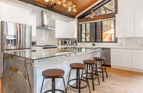 Summit Estates Cabin | Incredible New Lodge walking distance to Snow Summit! Spa!