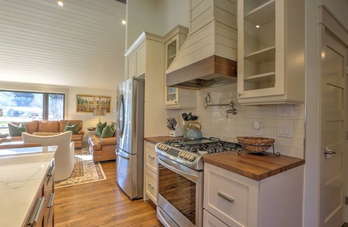 Glenwood Springs House | Incredible Newly Remodeled Family Home w/Hot Tub, Fire Pit, Near Dwntwn & Pools