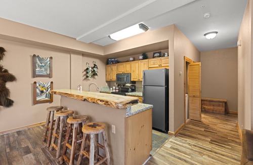 Lakeside Village House | Incredible Townhome with 2 Master Suites, River & Mountain View