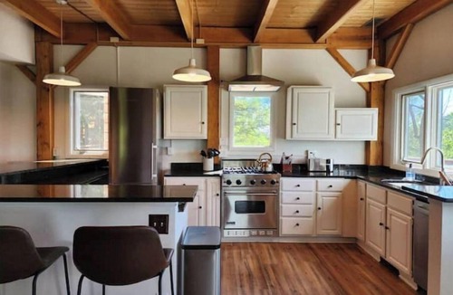 Black Hawk Cabin | Indoor Heated Pool - Hot Tub - 4 Acres - Off Grid - Views
