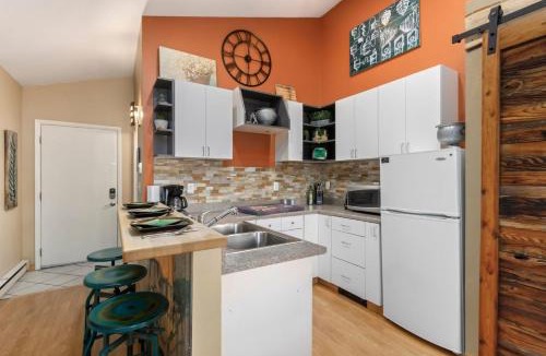 Martinez Park Apartment | Industrial Old Town Bungalow with Free Cruiser Bikes