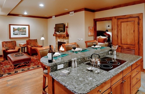 West End Condo | Innsbruck Aspen | Deluxe One-Bedroom Garden Residence 01 w/Hot tub, Centrally located