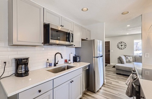 Dupont House | Insta-worthy 12 min to DT 6Bd 2.5Bt Modern Home