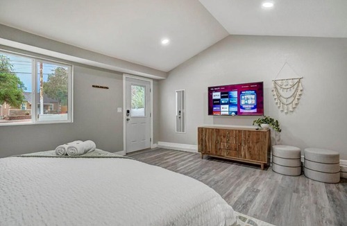 Central Colorado Springs House | Institute Charm - Near Hotspots King Sleek Studio
