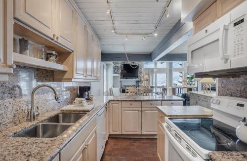 Snowmass Village House | Interlude Condominiums 3-Bedroom Unit 304