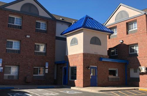 Dayton Triangle Hotel | InTown Suites Extended Stay Denver - Havana Street