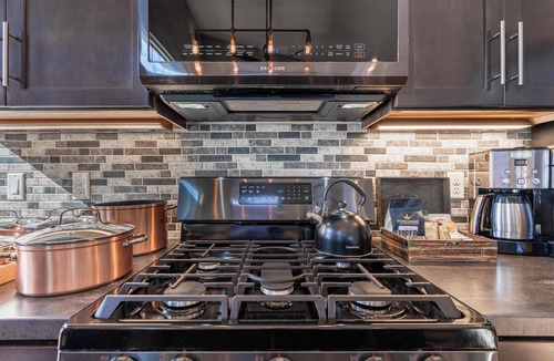 Westcliffe House | INTRO RATES: Quiet 2-Level w/Valley Overlook, StarLink - Ideal for 2 Couples