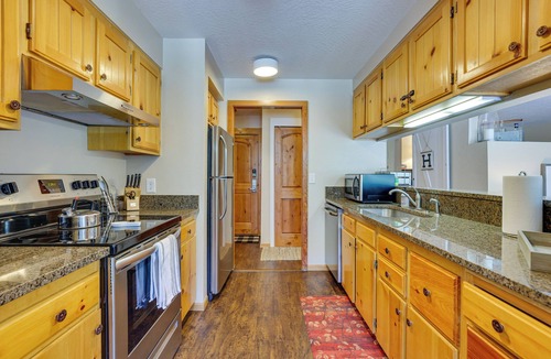 Lakeside Village Condo | Inviting Keystone Condo Rental w/Private Balcony!