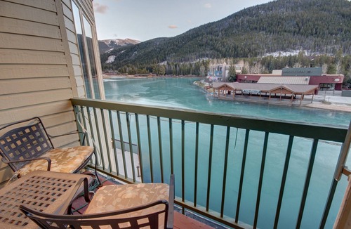 Lakeside Village Condo | Inviting studio with a fully equipped kitchen