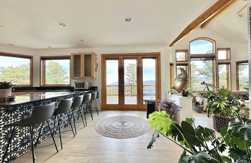 Boulder House | Ix'Calinda, Stunning Mountain Luxury Gateway, 15 mins to town.