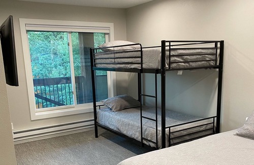 Peak 9 Condo | JAN SALE 5 min to walk to Downtown & Quicksilver lift, Hot Tub/Pool Sleeps 12
