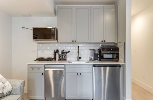 Jefferson Park Apartment | Jefferson Park Apartment: Walk to Empower Field!