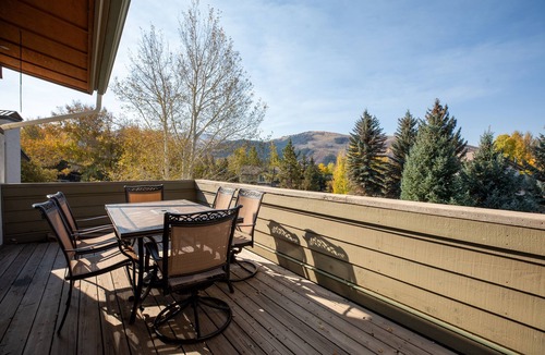 Singletree House | June Creek Home - Long Term Stays Only