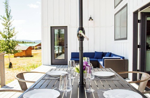 Twin Creek Village House | Juniper RidgenSpacious and impeccably decorated 3BDR with Hot Tubn