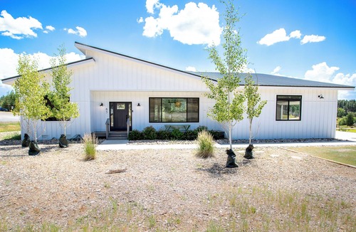 Twin Creek Village House | Juniper RidgenSpacious and impeccably decorated 3BDR with Hot Tubn