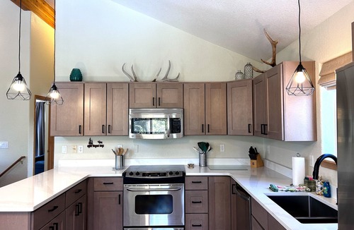 Valley of the Sun Cabin | Just Renovated! Sauna, Family Friendly w/Game Room and Great Views - Gold Trail Retreat