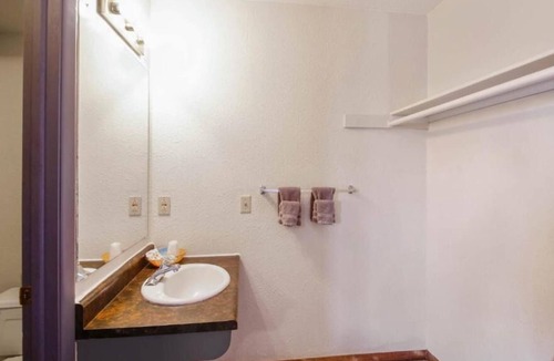 Cheyenne Wells House | Just What You Were Looking For! 3 Comfortable Units, Pets Allowed
