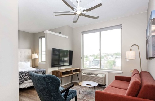 Highland Apartment | Kasa The Comma | Modern 1BD Conveniently Located in Denver