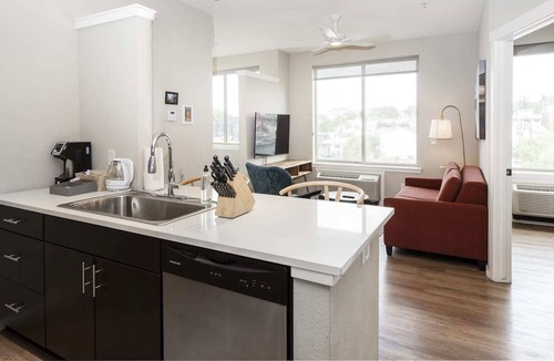 Highland Apartment | Kasa The Comma | Modern 1BD Conveniently Located in Denver