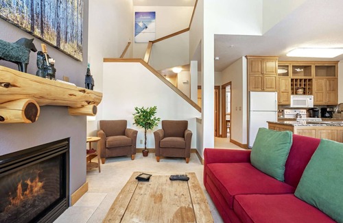 Lakeside Village Condo | Keystone Retreat: Great Mountain Views, Hot Tub, Riverfront Deck, and Convenient Access to Ski Lifts