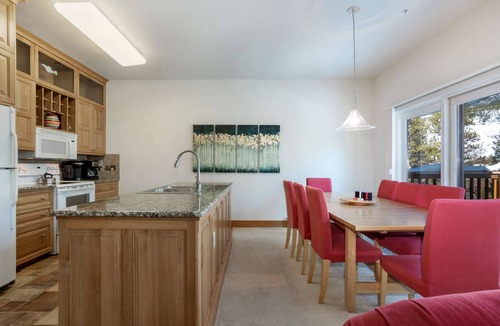 Lakeside Village Condo | Keystone Retreat: Great Mountain Views, Hot Tub, Riverfront Deck, and Convenient Access to Ski Lifts