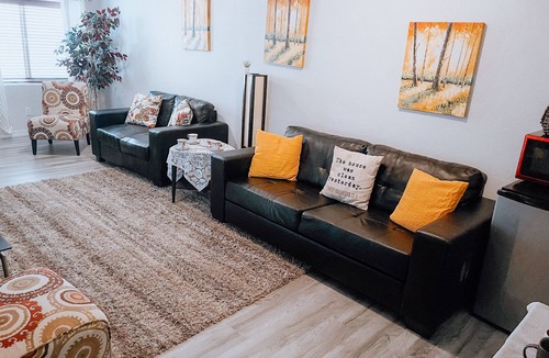 Village Seven Apartment | King and Queen Beds Suite->Self Entry->Smart TV >WiFi->