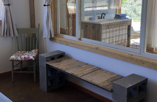 Lewis Cabin | King Bed comfort, great views with complimentary gourmet farm breakfast.