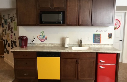 Johnstown House | King Bed Entire Suite No Cleaning Fee Private Entrance