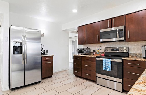 Plano House | King Bed, Nice Backyard, Family Friendly, Foosball, Games, Cornhole, Grill