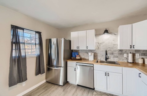 Highlands House | King bed, RV Parking, dedicated office