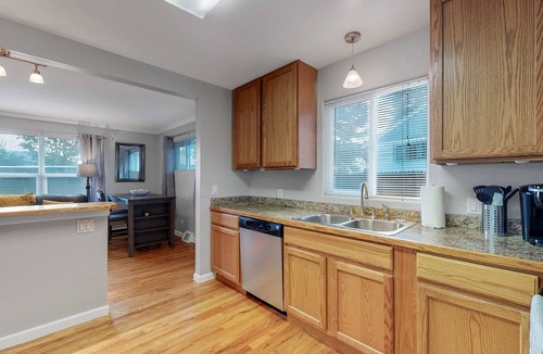 Barnum West House | King Beds Near Casa Bonita, Downtown/Red Rocks/Restaurants and all things Denver