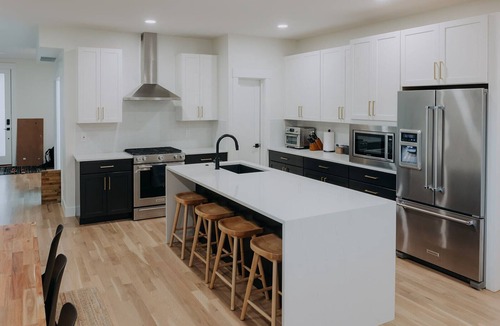 Sloan Lake House | KING Beds - Stylish 4BR near Stadium & Sloans Lake w/Rooftop!