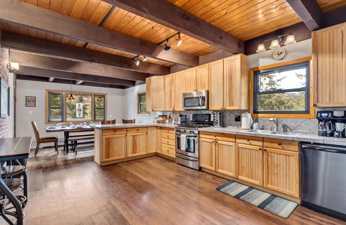Idaho Springs House | King of the Mountain Base Camp. Private Hot Tub. Pets Welcome