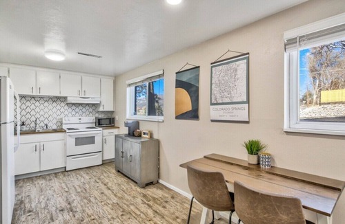 Colorado Springs Apartment | Kings Hideaway! Apartment w Hot Tub & Scenic View