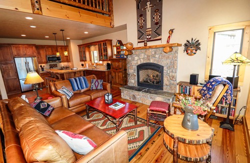 Grand Lake House | Kinnikinnik North Lodge - Gorgeous Log Home With Private Dock. Sleeps 12!