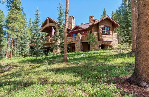 The Highlands House | Kodi Lodge by Great Western Lodging