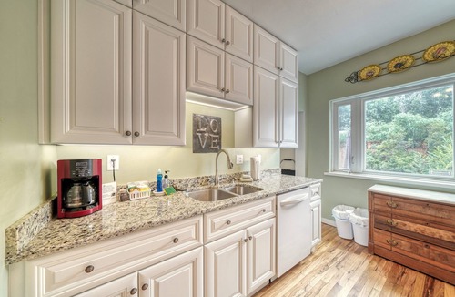 Salida House | La Dimora: Beautiful Victorian, Great for Large Groups. Nice stroll to downtown!