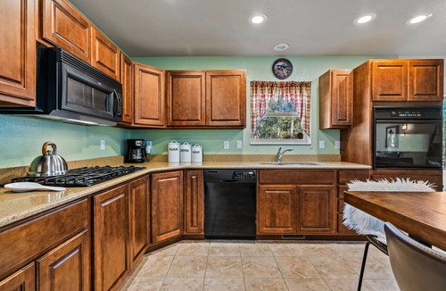 Buena Vista Cabin | La Hacienda BV: Family-friendly cabin nestled on 2 acres in the woods