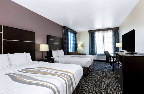Montbello Hotel | La Quinta Inn & Suites by Wyndham Denver Gateway Park