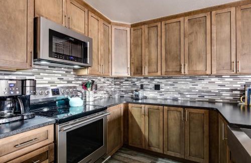 Corinthian Hills House | Lake Dillon Retreat Townhome Panoramic Lake Mountain Views
