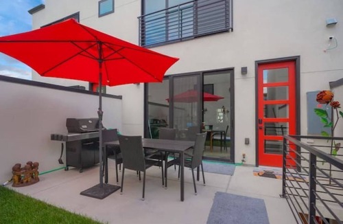 Sloan Lake Apartment | Lakefront Basement Hideaway