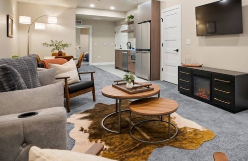 Sloan Lake Apartment | Lakefront Basement Hideaway