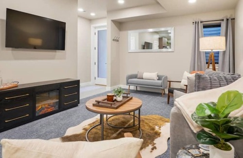 Sloan Lake Apartment | Lakefront Basement Hideaway