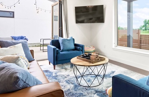 Sloan Lake House | LAKEFRONT DREAM HOUSE!! LOCATION! 5 MIN TO DOWNTOWN! 3 MIN TO DODGERS STADIUM!